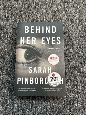 Sarah Pinborough "Behind Her Eyes" Paperback Book - Black